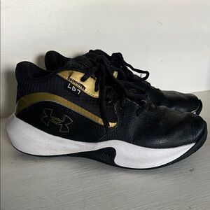 Under Armour Kids Sneakers in Black and Gold
